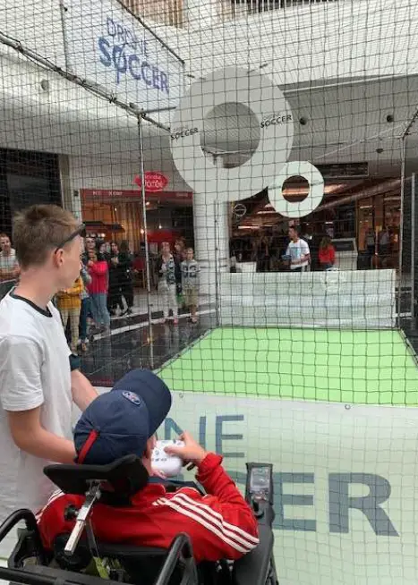 Arène de Drone Soccer inclusive accessible à tous les publics en Pays de la Loire