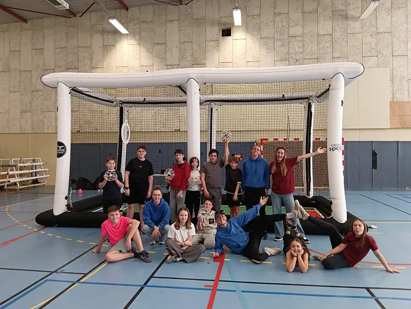 Groupe de participants lors d'une animation Drone Soccer en Pays de la Loire